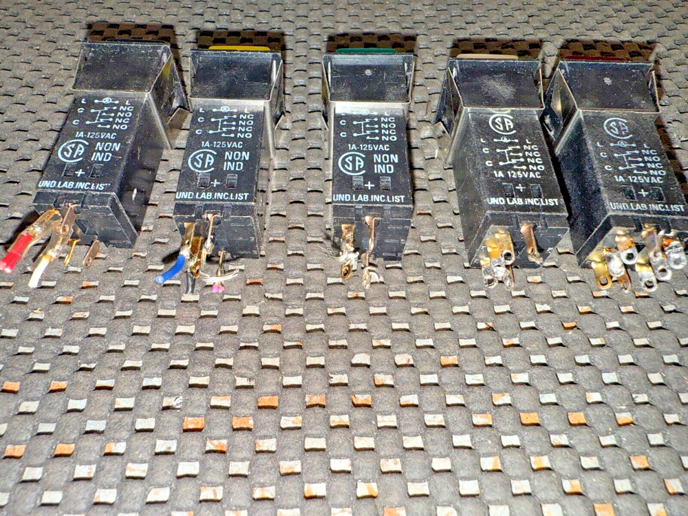 Dialight 554 Series Panel Indicator Lights, lot of Five (5)