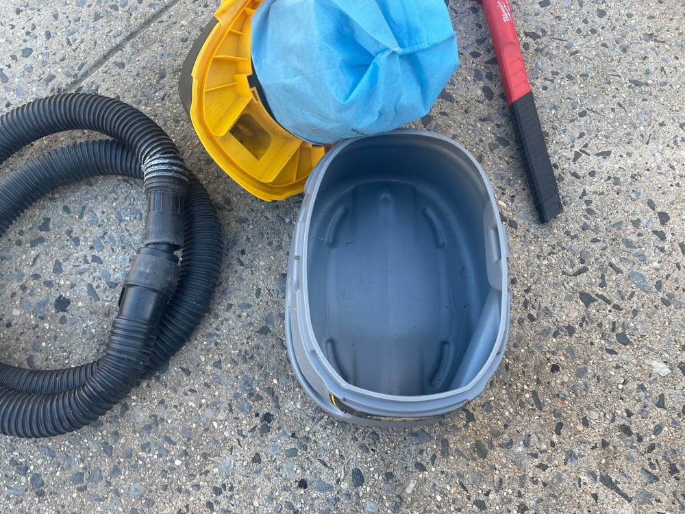 STINGER WET/DRY MINI VAC