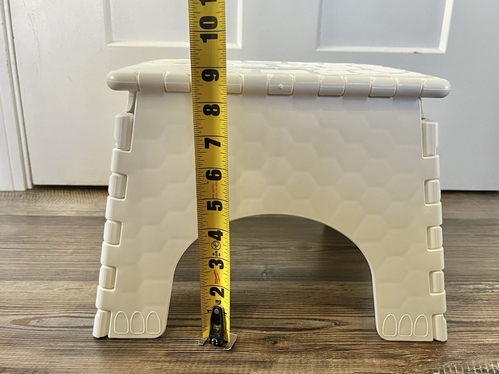 NWT E-Z Foldz Folding Small White Step Stool Lightweight Plastic Fold Up W Handl