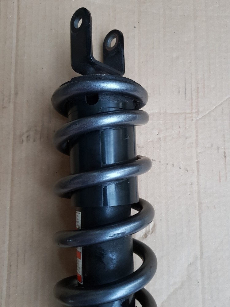 Suzuki gsr750 shock