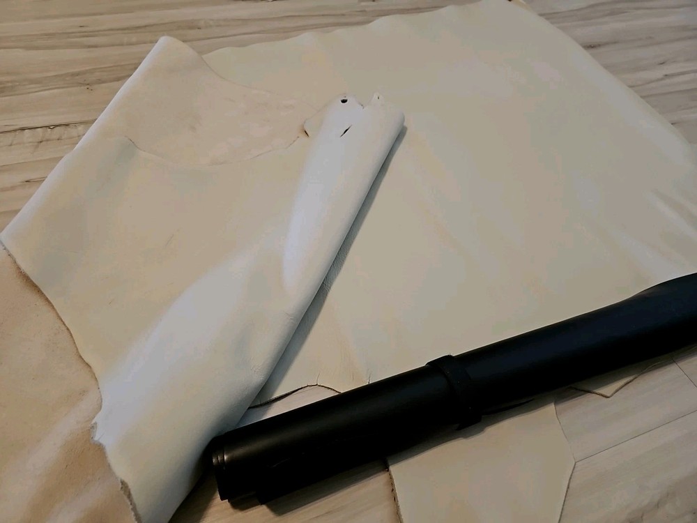 6-7oz MATTE OFF-WHITE FULL GRAIN SOFT LEATHER HIDE PANEL,SHEET,SQUARE,12x12 15+s