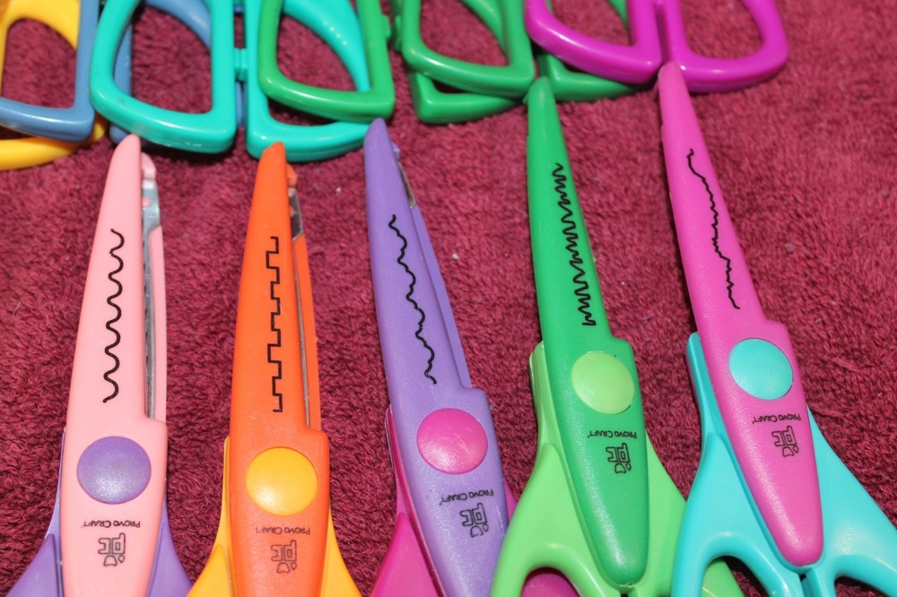 14 Provo Craft Decorative Scissors