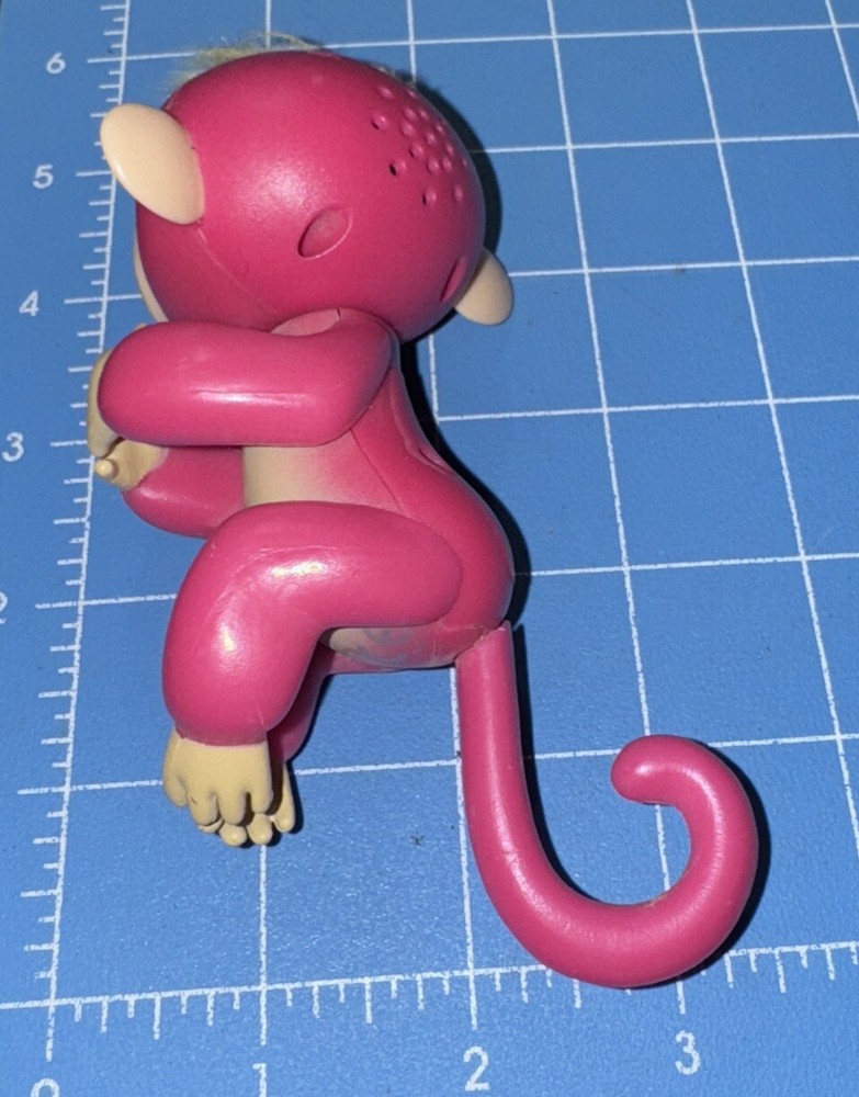 WowWee Fingerlings Pink Monkey Bella Interactive Baby Pet Working
