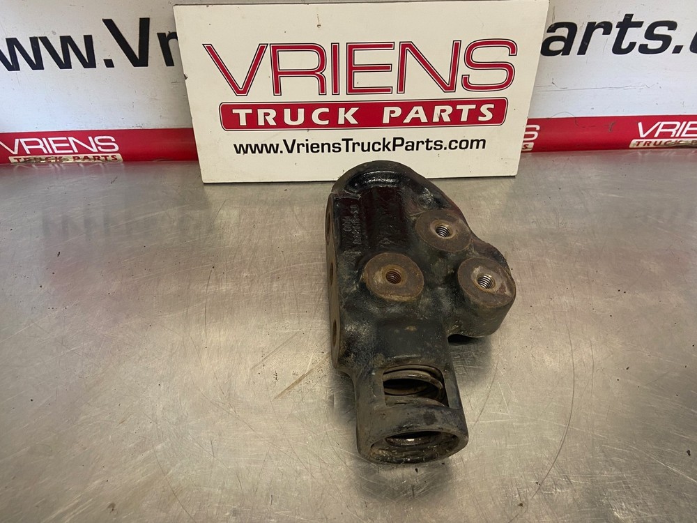 FREIGHTLINER 15-23812-000 BRACKET-TOW HOOK