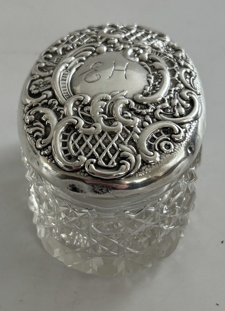 Silver Lidded Trinket / Dressing Table Box, Birmingham 1903, Levi & Salaman