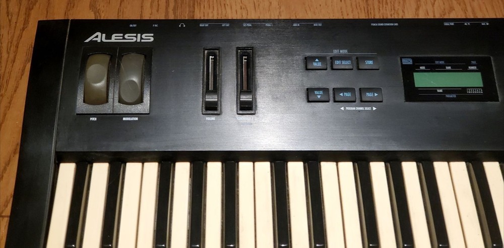 Alesis QS6 Synthesizer Keyboard