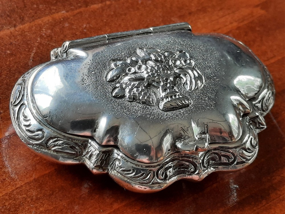 800 Silver Cast German Shell Shaped Trinket or Snuff Box