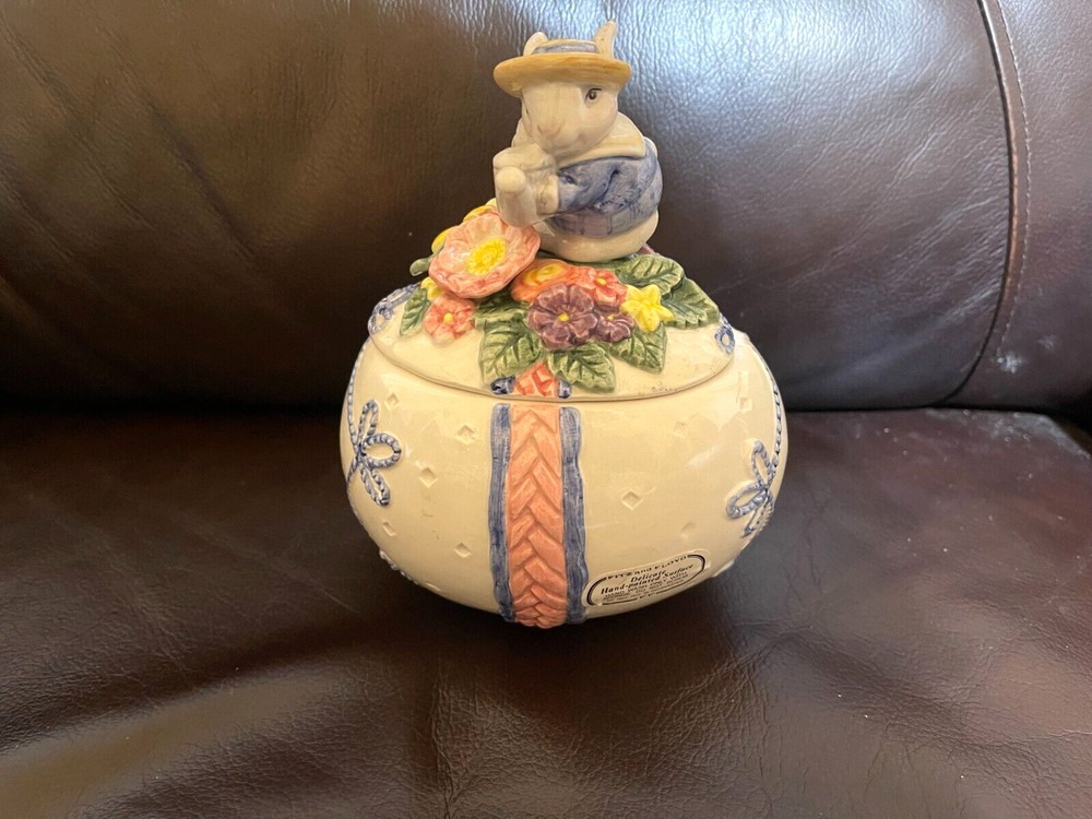 FITZ & FLOYD PORCELAIN RABBIT SITTING ON EGG LIDDED TRINKET BOX