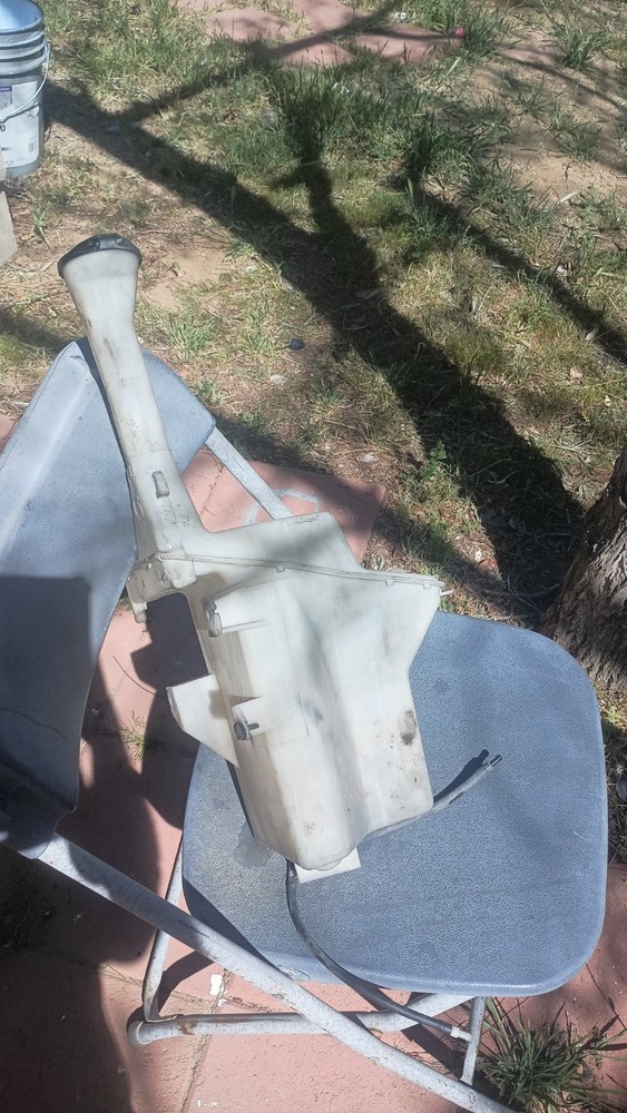Windshield Washer Fluid Reservoir Tank