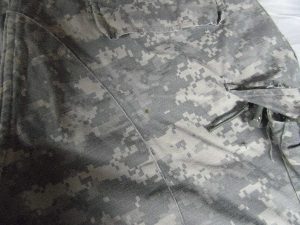 HUNTING WINDPROOF ACU CARGO SHORTS MEDIUM WITH DEFECTS