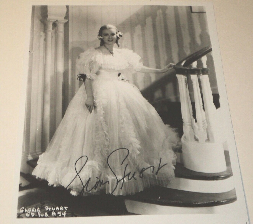 GLORIA STUART /  8 X 10  B&W  AUTOGRAPHED  PHOTO