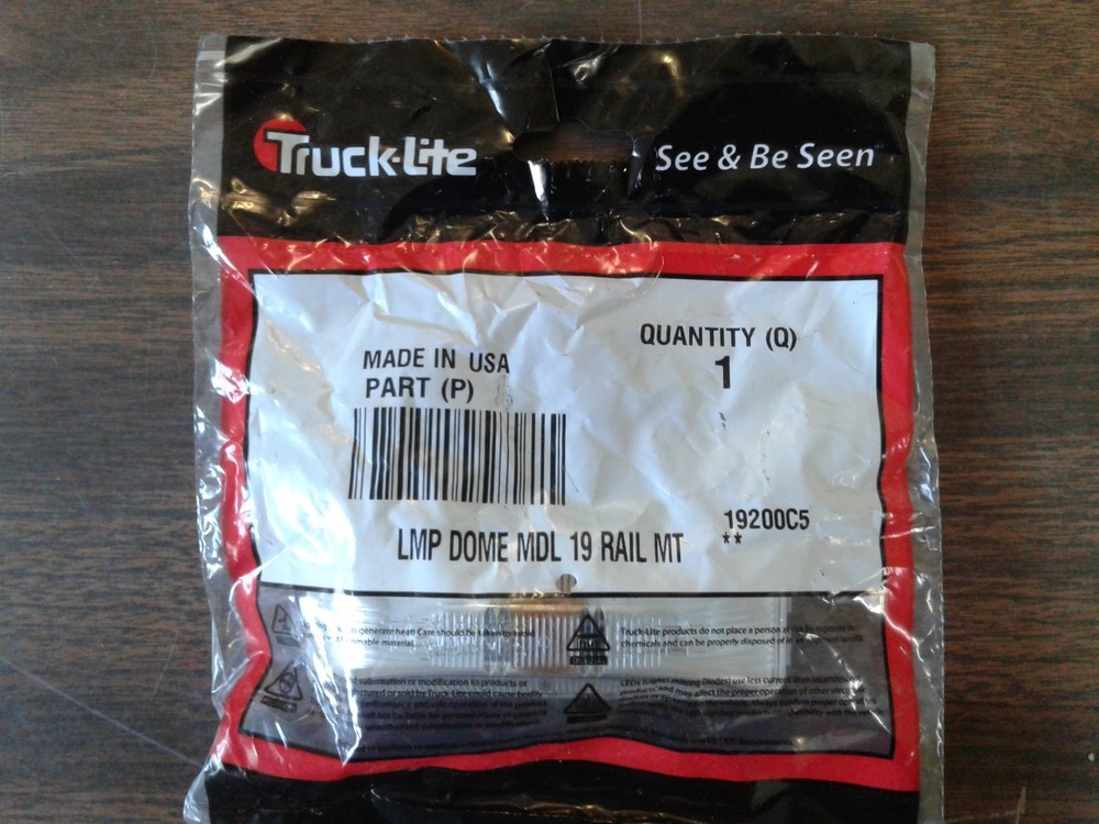 Truck Lite Dome Lamp Model 19 Rail Mount 19200C5