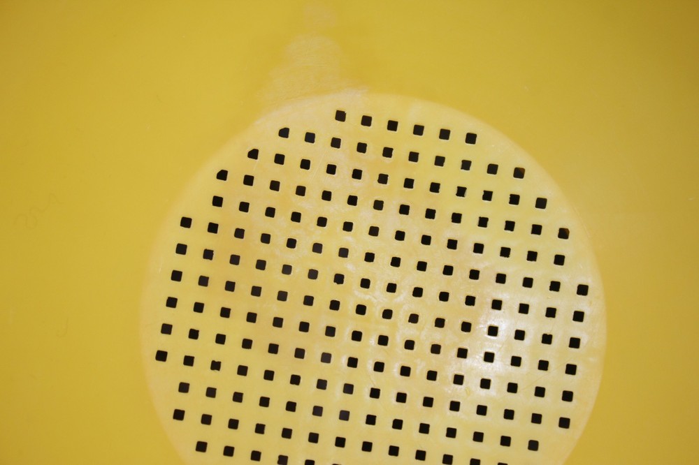 Vintage Tupperware Yellow Colander Strainer 2 quart size #1523 clean - guc!