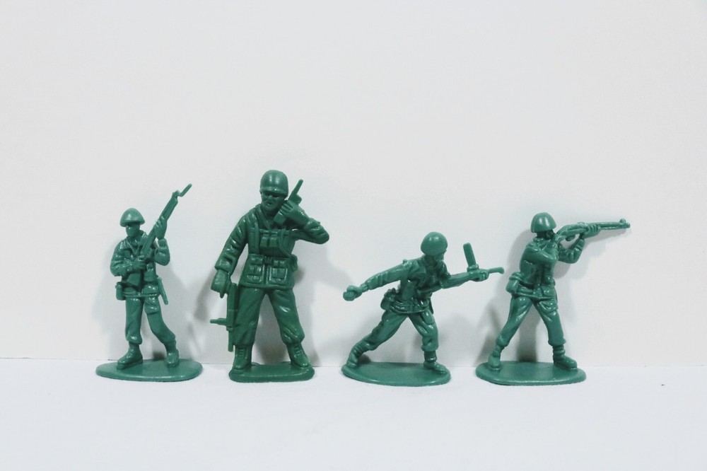 Army Figurines Green Plastic Lot 2