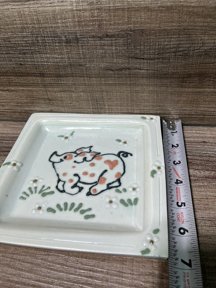 Signed Suki Pig Art Pottery Ceramic Plate 7 In