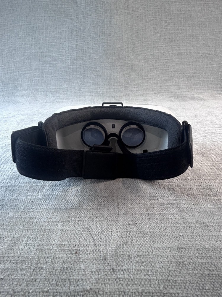 Samsung Gear VR Oculus headset Good Condition