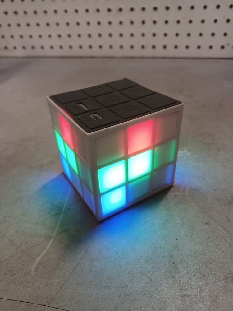 Mobi Cube Bluetooth Speaker -White Cube W/ LED Light Show TESTED WORKING AUDIO $