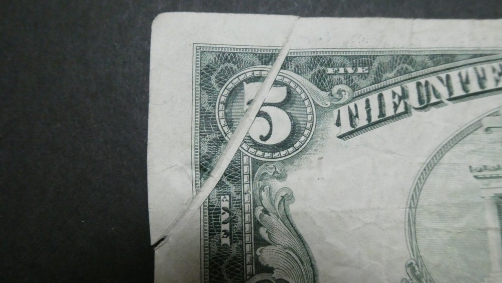 1988 A $5 Five Dollars Federal Reserve Note ERROR