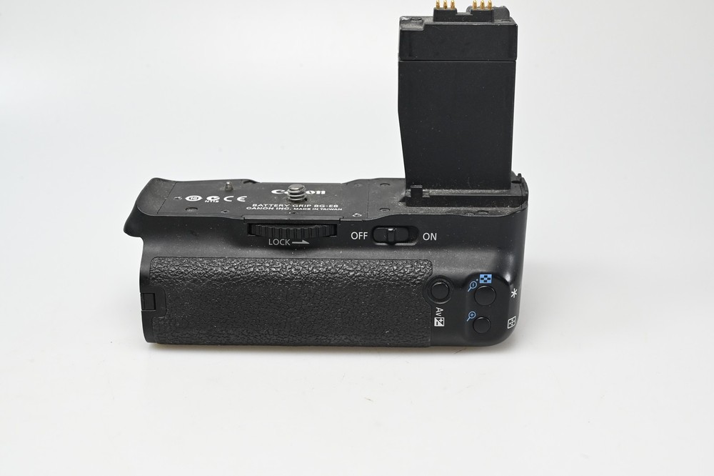 Genuine OEM Canon BG-E8 Battery Grip missing tray #G635