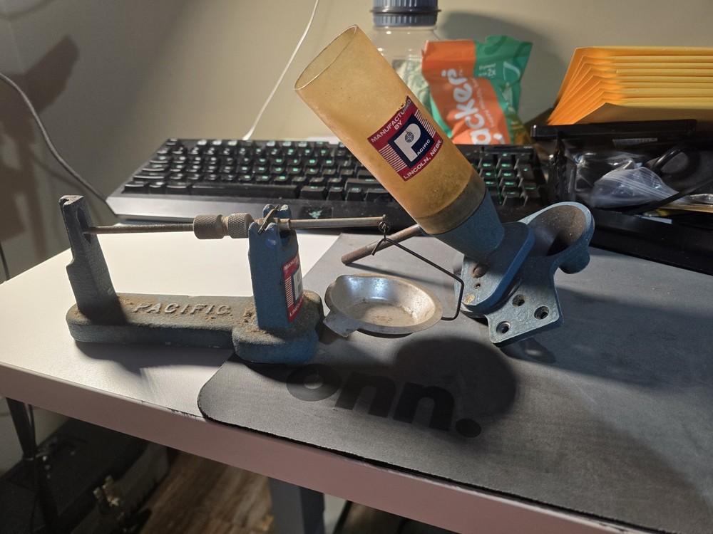 VINTAGE PACIFIC RELOADING POWDER MEASURE Scale