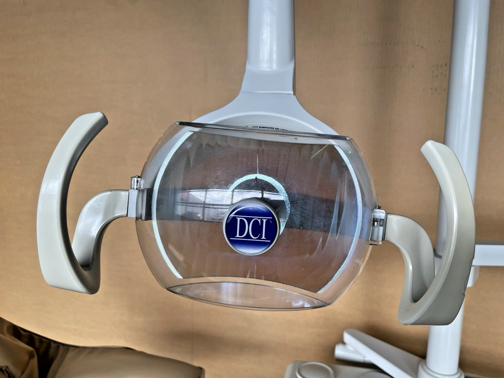 Marus DC1704 Dental Chair w/ DCI Fixed Post Mount Light & Assistant Delivery Pkg