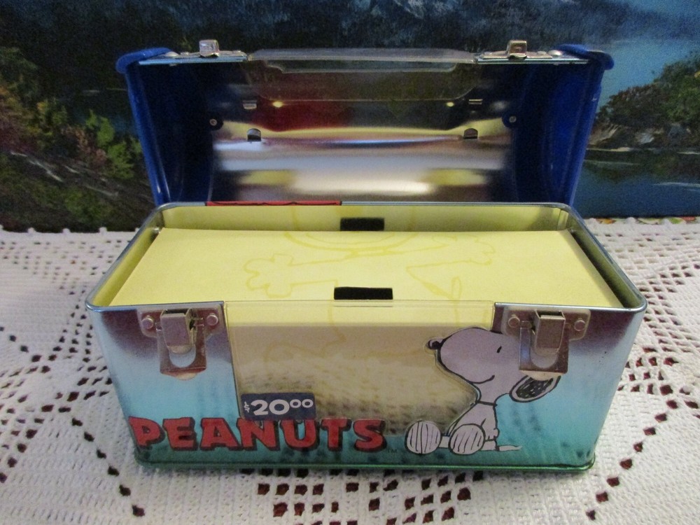 Peanuts Round Top Metal Lunch Box ~ Empty