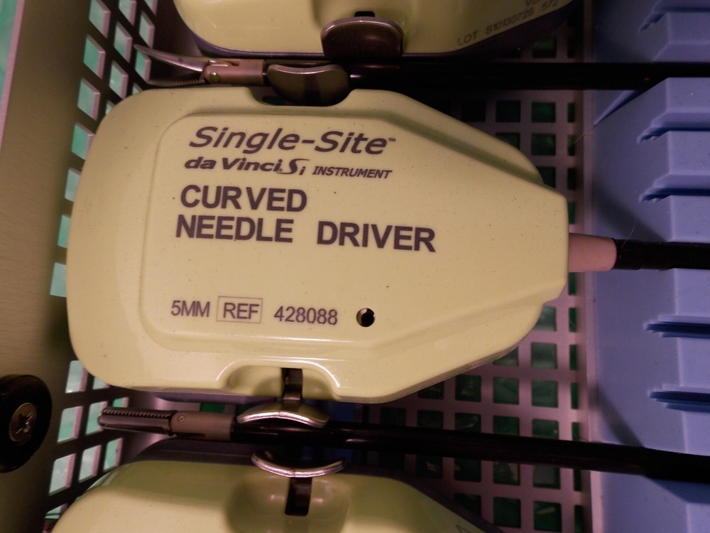 DaVinci Single Site Instrument Set With Sterilization Tray (LAM-2018)