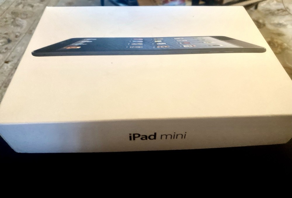 iPad Mini Black 1st Generation *EMPTY BOX ONLY* (16 GB) Model A1432