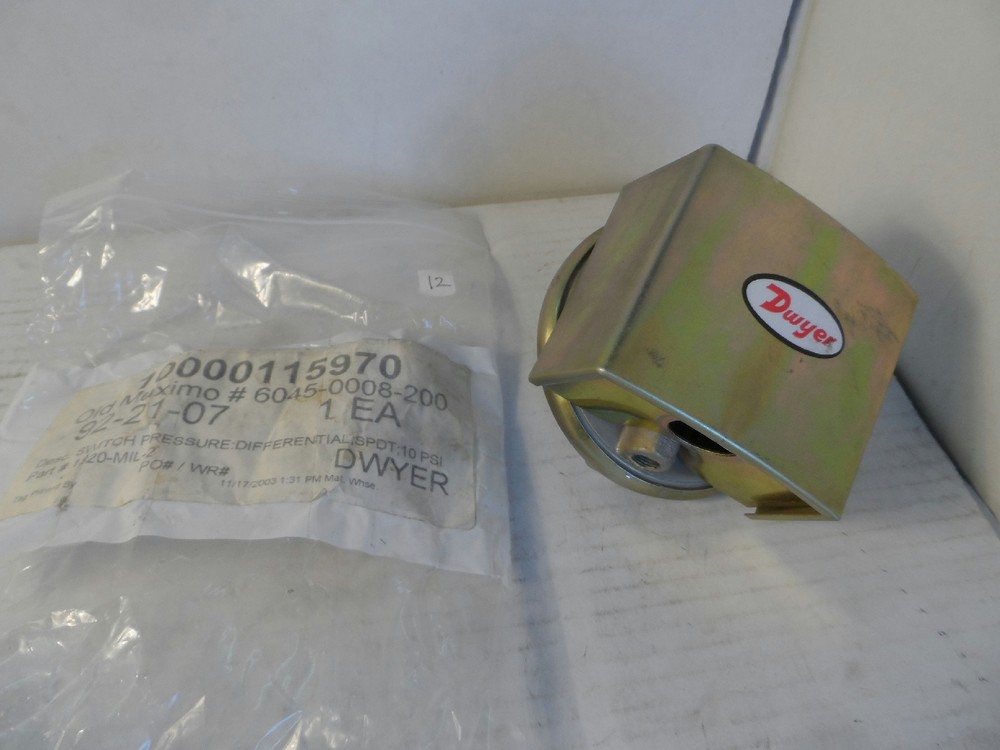 Dwyer 1820-2 Pressure Differential Switch SPDT 10 PSI