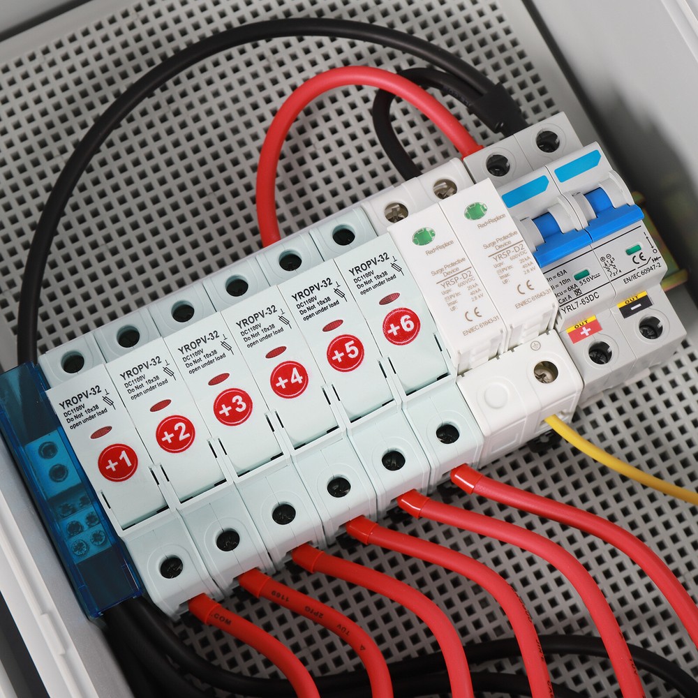 6 String Solar PV Combiner Box 63A Circuit Breaker Junction Box for Solar Panel