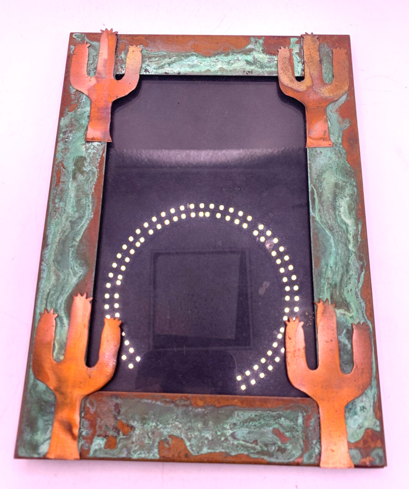 Vtg. Copper picture frame with copper cactuses 7" tall