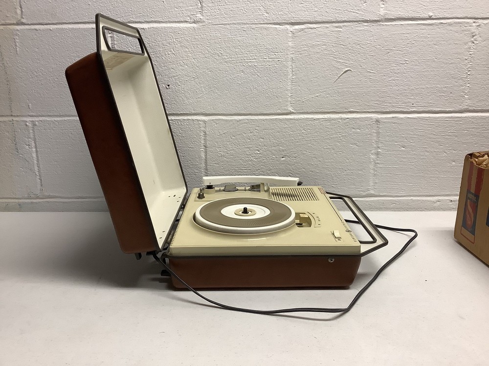 General Electric Transistor Solid State Record Player Vintage 4 Speed **READ**