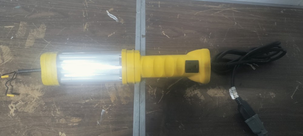 13-watt Fluorescent Work Light with Single Outlet Double Hook
