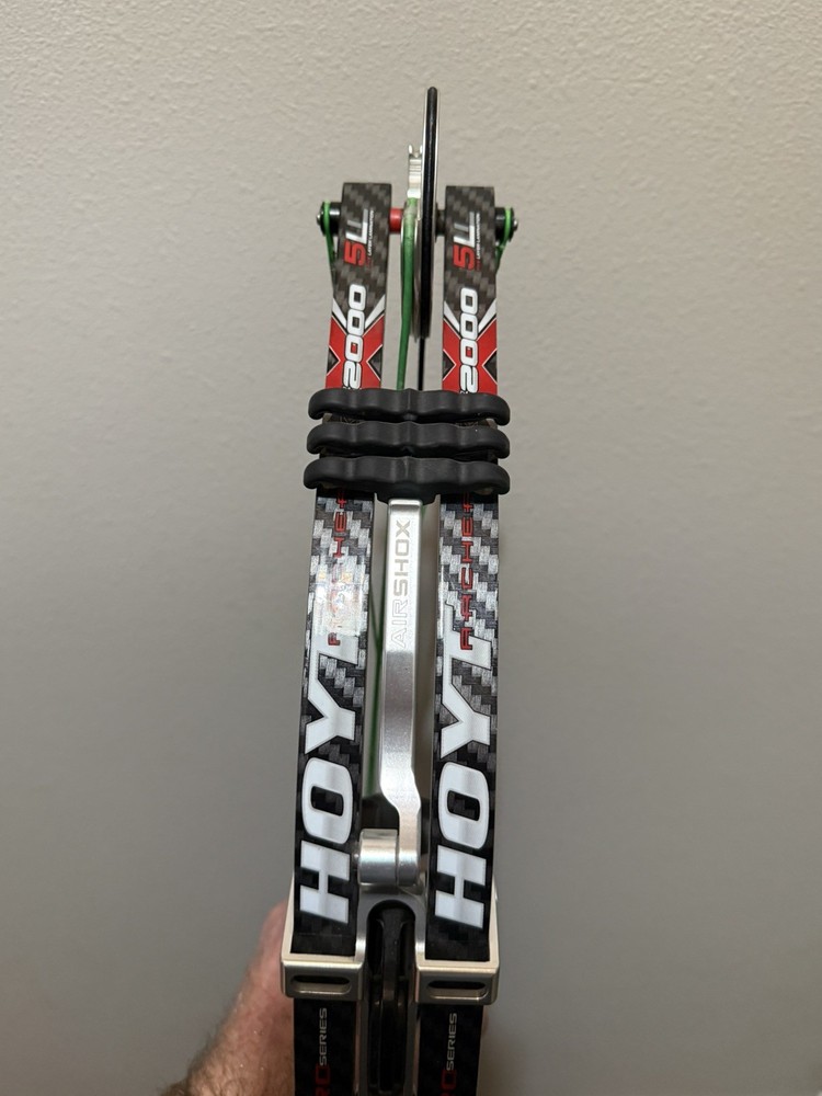 Hoyt Pro Comp Elite XL black Right Hand Compound target bow.