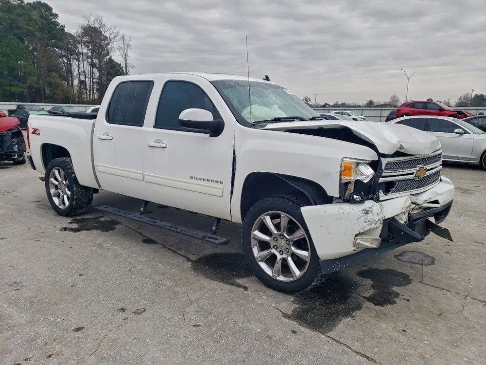 SILVRDO15 2013 Glove Box 4958389