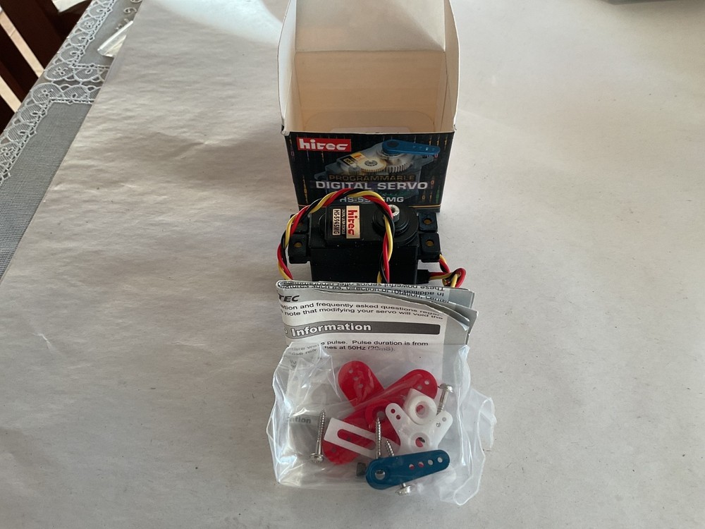 Hitec HS-5945MG Digital Servo