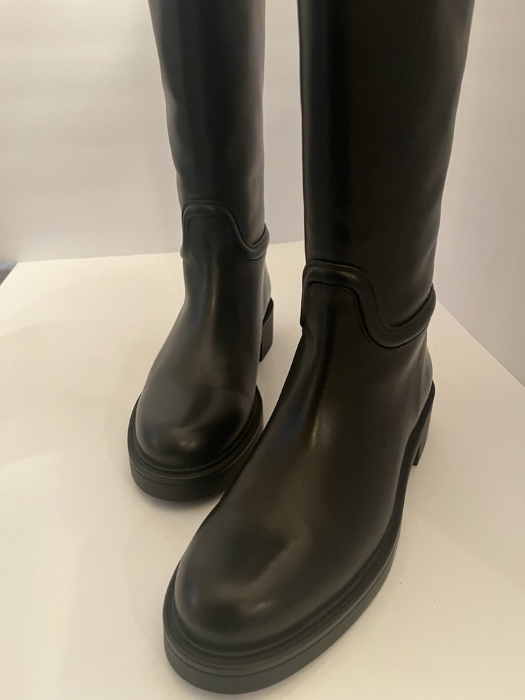 Stuart Weitzman Boots 8
