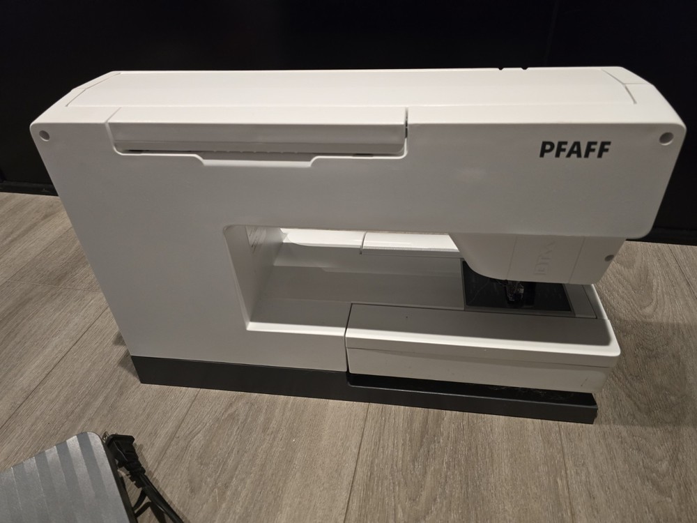 Pfaff quilt expression 4.0 sewing machine