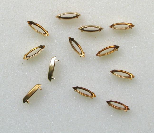 24 Navette Open Back Settings 18x5mm Brass