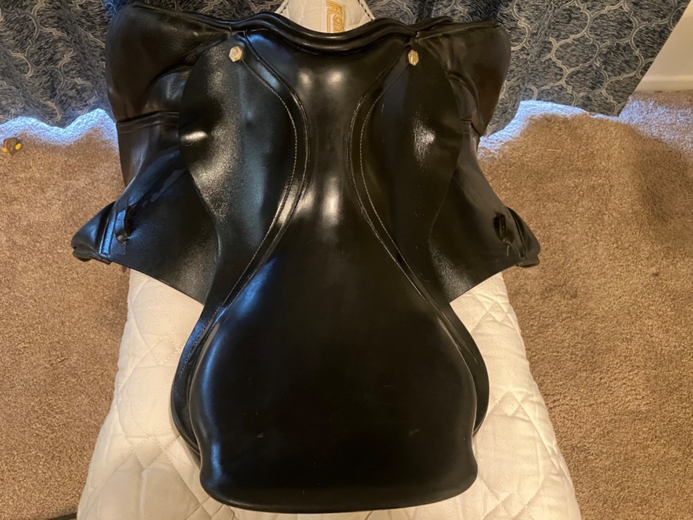 Albion Legend K2 jump saddle black 17.5” seat MW tree