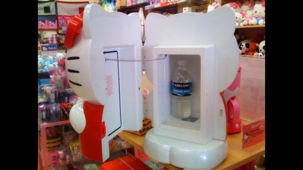 Hello Kitty Compact Refrigerator Cooler Warmer Mini Fridge Limited Addition BNIB