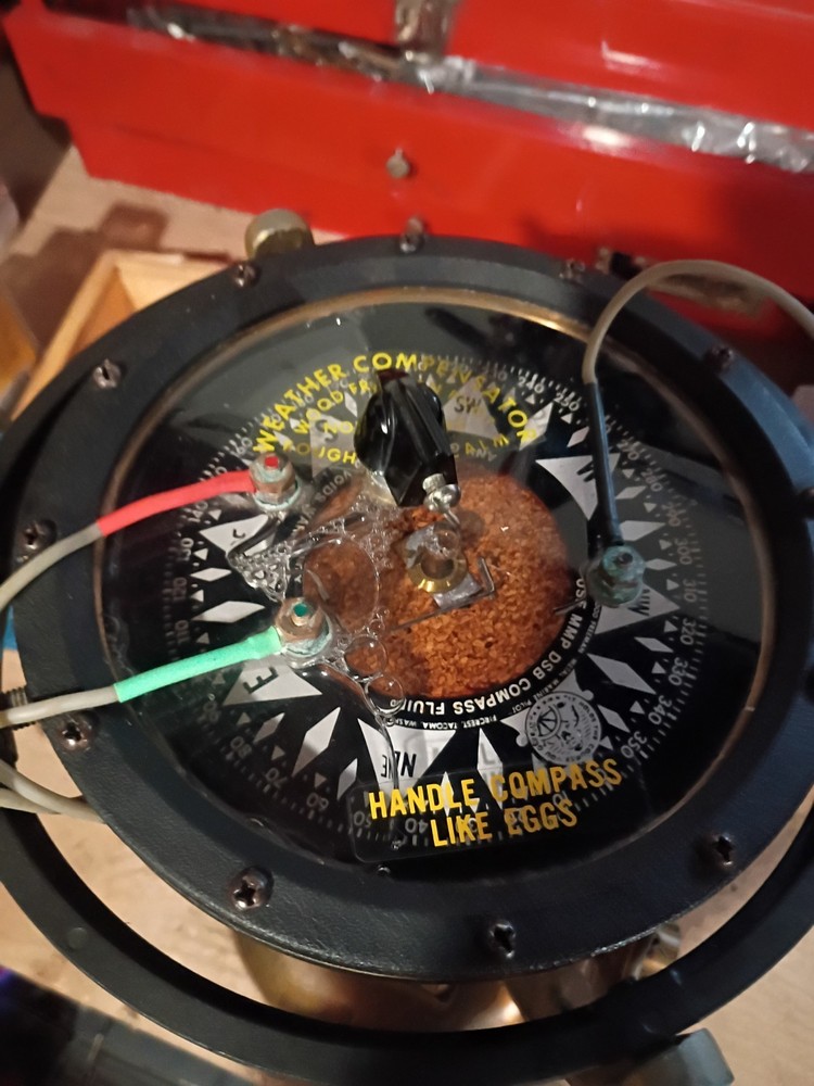 Weather compensator compass. Wood Freeman pilot. Non hunting.