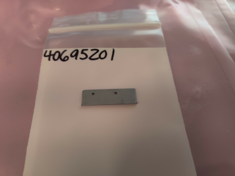 Universal Instruments Insert, Left (24 Ld) 40695201