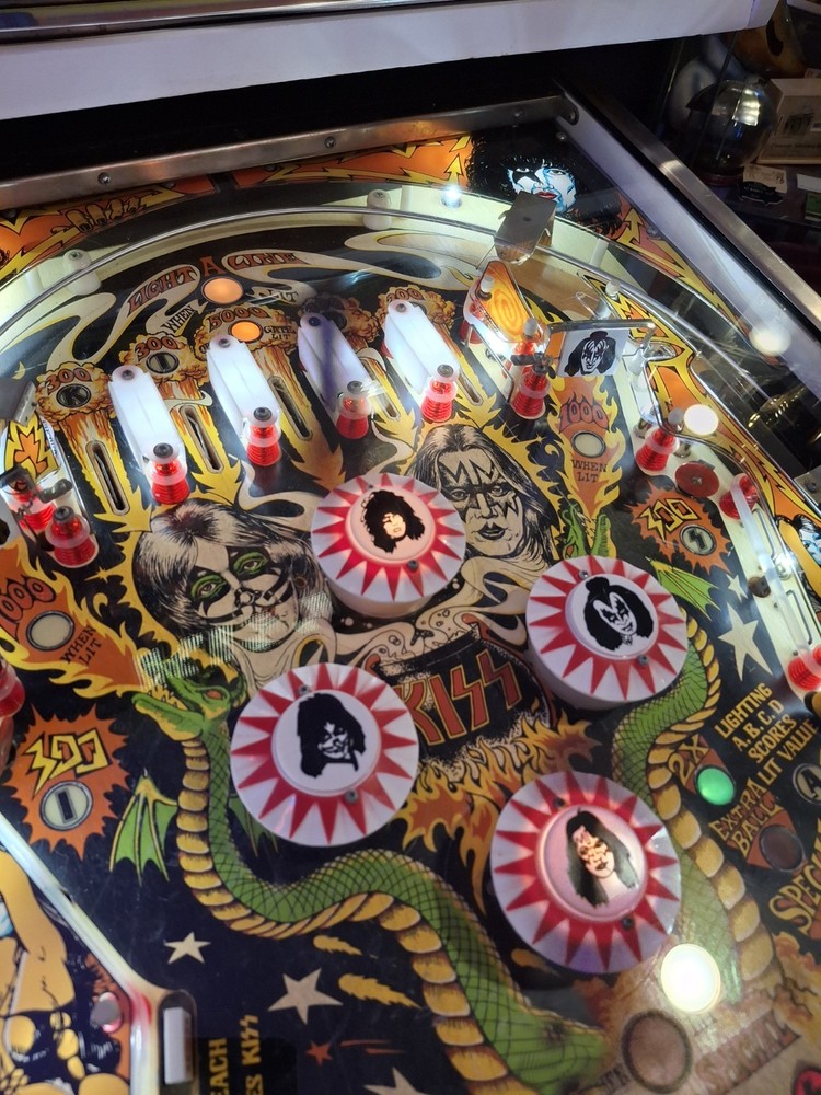 BALLY KISS PINBALL MACHINE