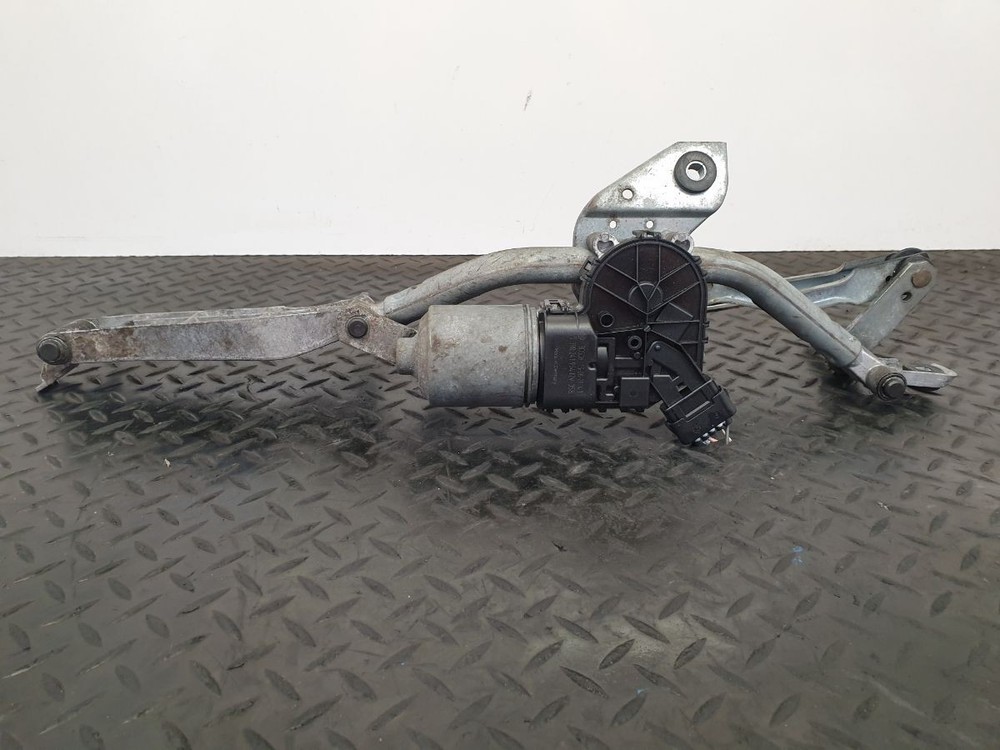 Renault Twingo Mk2 2014 Wiper Motor Front & Linkage