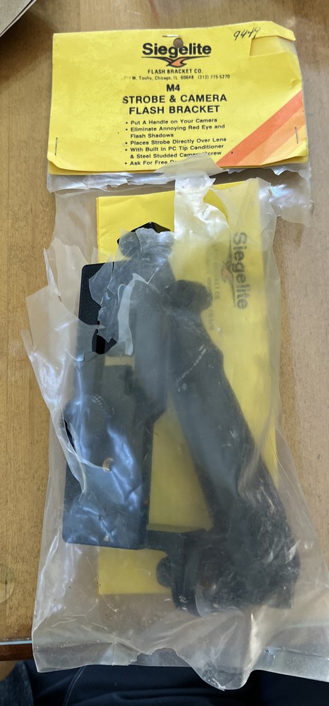 Siegelite M4 Strobe & Camera Flash Bracket New Older Stock