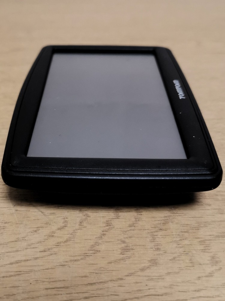 TomTom (4EF0.001.00) Carry & Charge Pack - Black *See Description*