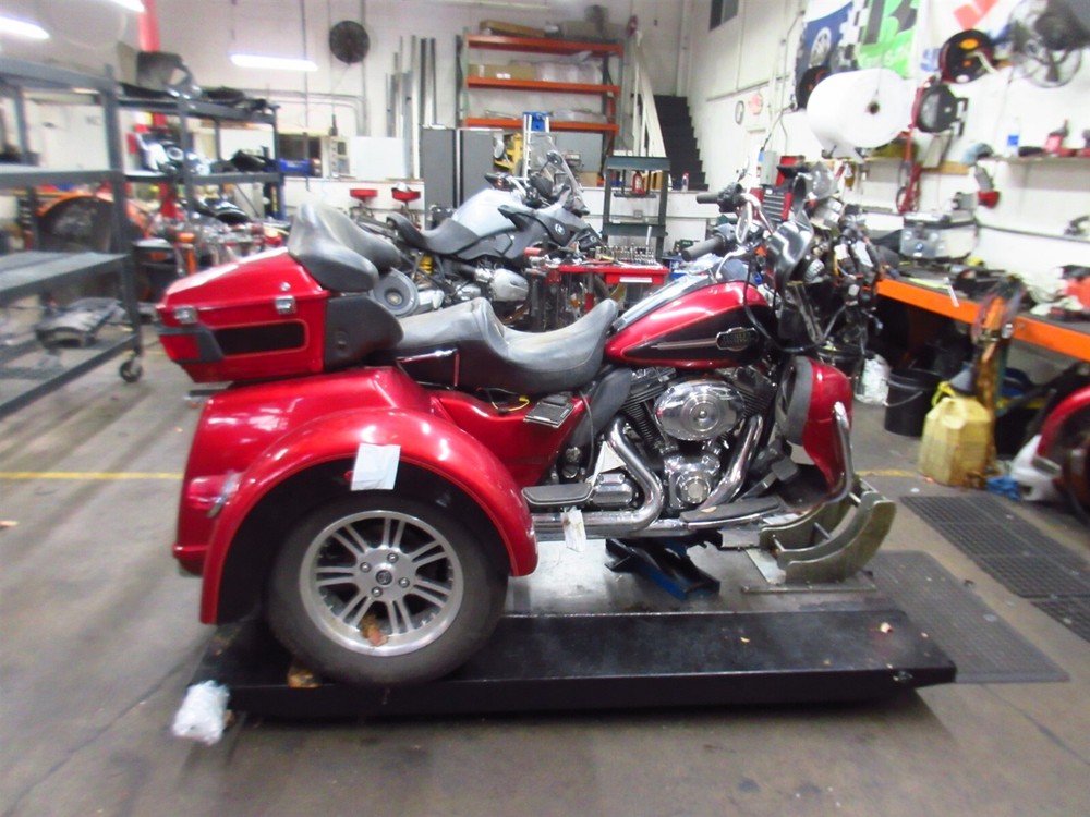 2012 Harley Davidson Tri Glide Classic FLHTCUTG Transmission Gearbox Box Case