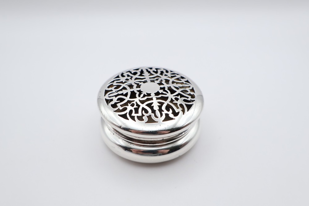 Lovely Antique Solid Silver Potpourri Box Hallmarked London 1908