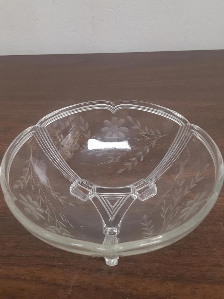 Elegant Crystal Decorative Bowl